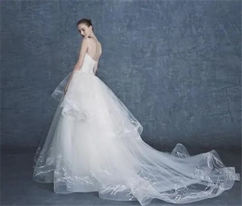 婚纱设计师要具备的条件 婚纱设计到底需要学什么