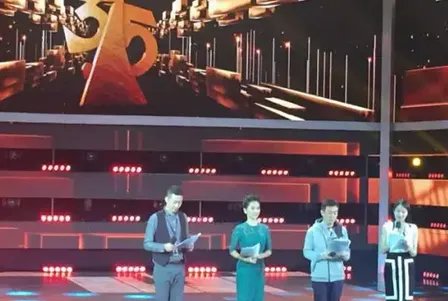 中央电视台一锤定音节目女主持人