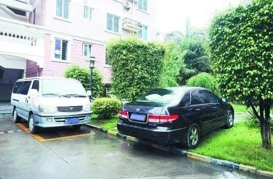 小区内乱停车谁来管