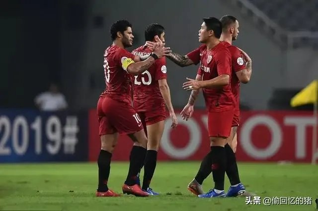 亚冠上港2-2浦和红宝石，日本的第一个进球是颜骏凌的锅还是犯规？哈桑执法公平吗？