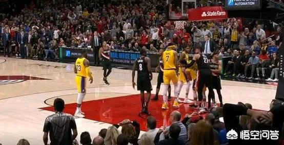 11月4日，湖人对阵开拓者，最后一分钟，哈特和努尔基奇差点发生冲突，现场怎么回事？