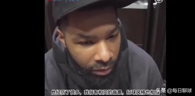 莫里斯抵达快船更衣室被记者围堵，小卡主动上前跟他打招呼，对此你怎么看？