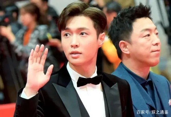 将要重蹈周立波覆辙时，黄渤如何拉张艺兴一把？