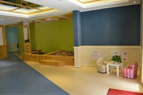 幼儿园塑胶场地的三大优势    怎样选择幼儿园塑胶地板