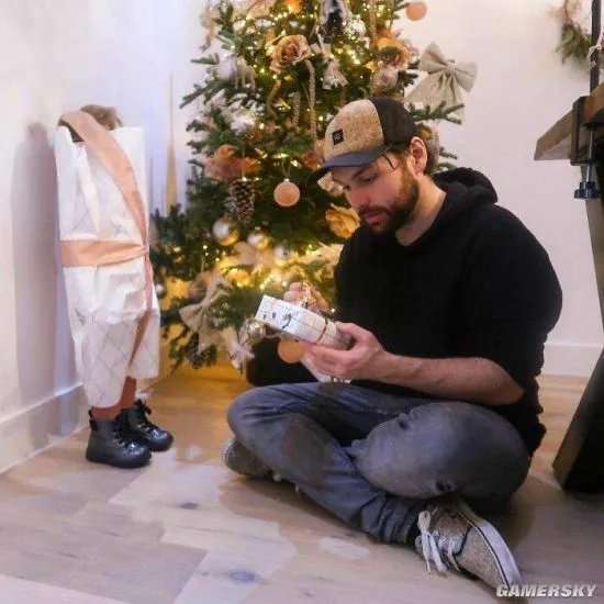 老爸带娃简易模式?大神将孩子PS到恶搞照片中