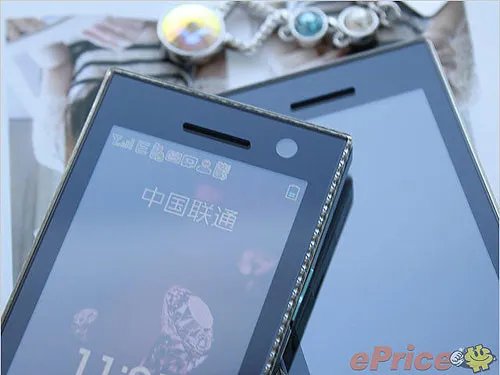 夏普首款直板手机,香水瓶媚惑设计