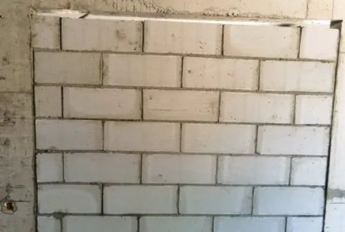 加气块可以直接砌在地面上吗