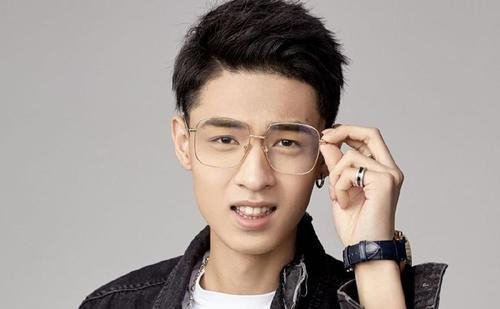 秦霄贤的家庭背景到底有多好?