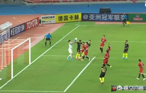 亚冠上港2-2浦和红宝石，日本的第一个进球是颜骏凌的锅还是犯规？哈桑执法公平吗？