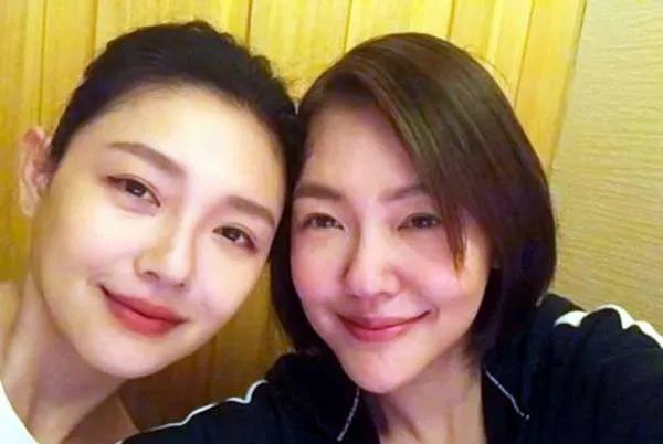 徐妈妈流泪谈女儿离婚原因，大S因汪小菲的爷们脾气过得很辛苦，你怎么看？