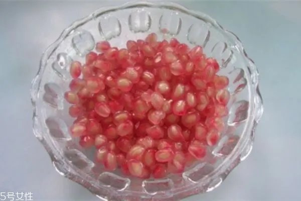 石榴怎么剥皮小妙招 剥石榴最快的方法