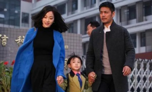 零绯闻的邵兵与妻子张培的感情有多好？