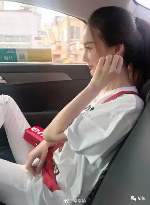 替身神似杨幂、放话称“是她整得像我”，你怎么看？