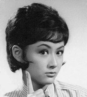 49岁演《游龙惊凤》少女红拂惊为天人，如今怎样？