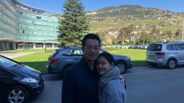 汪小菲发文庆祝与大S八周年，直男特性还要网友晒八年前结婚照，你怎么看？