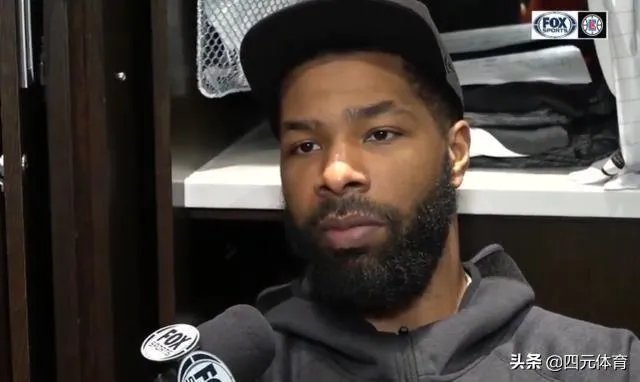 莫里斯抵达快船更衣室被记者围堵，小卡主动上前跟他打招呼，对此你怎么看？