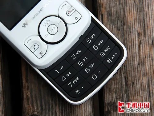 时尚Walkman手机 索尼爱立信W100i评测