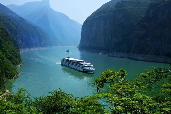 去到长江三峡，一定要坐一下豪华游轮才尽兴？