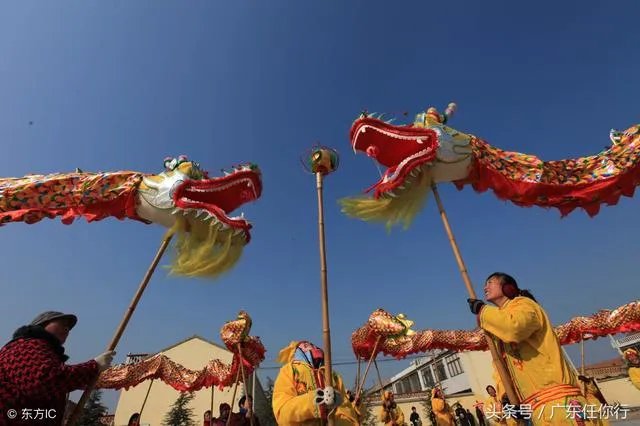 广东舞龙舞狮路上相遇，两队人马大年初一当街互殴，你怎么看这件事？