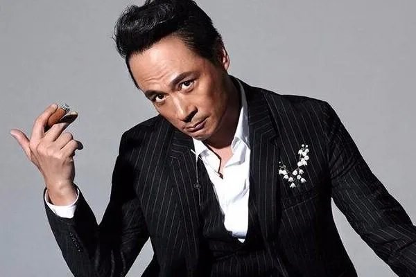 吴镇宇和王丽萍两人结婚18年，王丽萍从来都没有做过一顿饭，吴镇宇到底有多宠老婆？