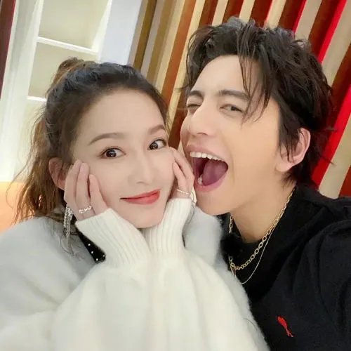 王大陆回应节目上抱李沁，是否是网友的过度解读？