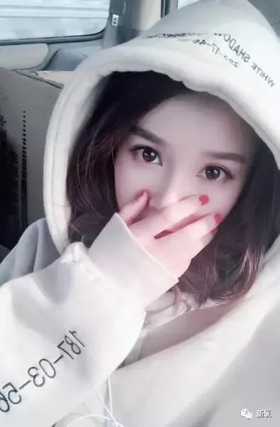 替身神似杨幂、放话称“是她整得像我”，你怎么看？