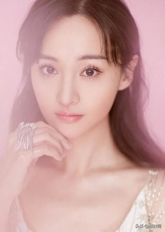 如何看待郑爽发文说心疼《奇妙小森林》工作人员自己买水喝？