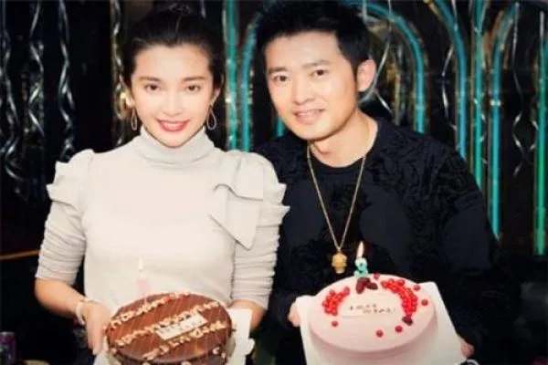 李冰冰任泉晒旧照为母校庆生