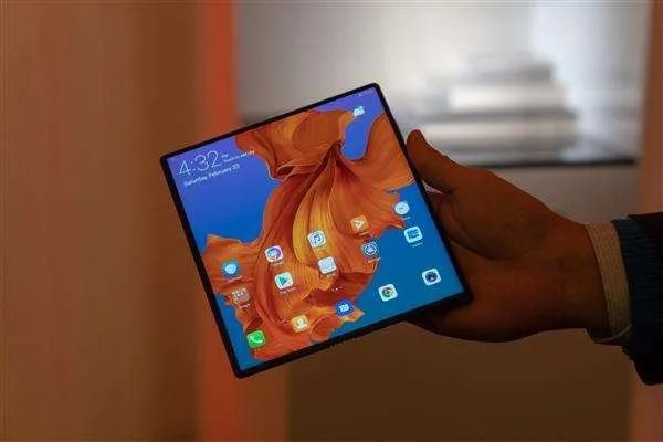 早已申请了折叠屏专利的苹果，为什么却没有会发布折叠 iPhone 的动作？