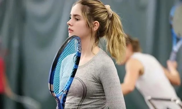 15岁的网球少女麦基瑞恩为何会迅速在美国蹿红呢？