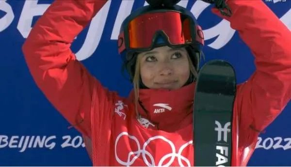 谷爱凌为夺金对手鼓掌庆祝，她的格局有多大？