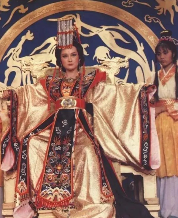 49岁演《游龙惊凤》少女红拂惊为天人，如今怎样？