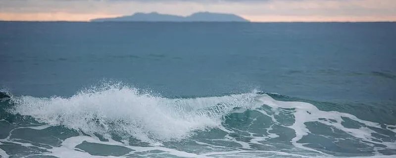 梦见海涨潮有什么预兆 梦见海涨潮好不好