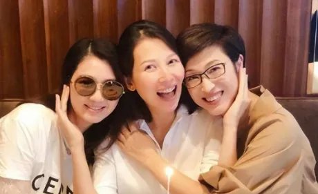 “最惨港姐”蔡少芬：获得刘銮雄数亿资产，深得原配喜欢，曾经有多单纯？