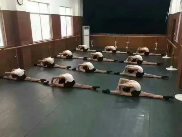 12岁女孩赢得全国街舞冠军，从小靠比赛奖金帮补家计，打动你的有哪些？