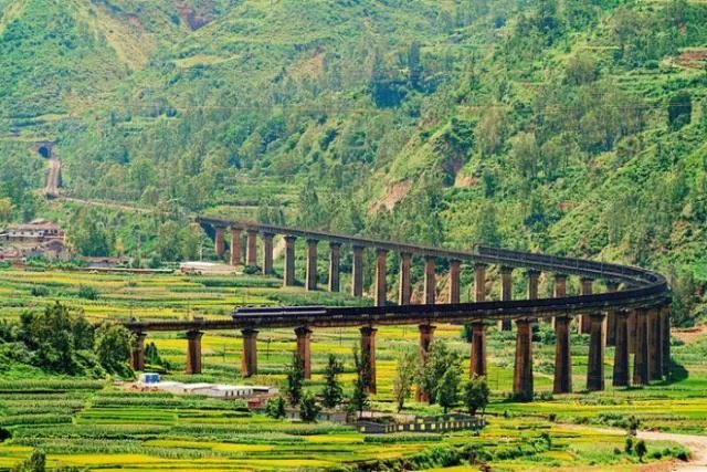 为什么每一列火车经过成昆铁路的时候，都会鸣笛30秒？