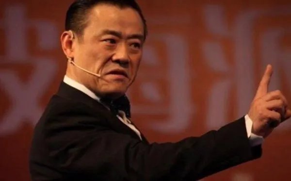 将要重蹈周立波覆辙时，黄渤如何拉张艺兴一把？