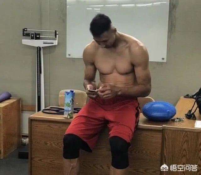 如何评价易建联的身体素质?他的身体素质在国内能排第一吗?