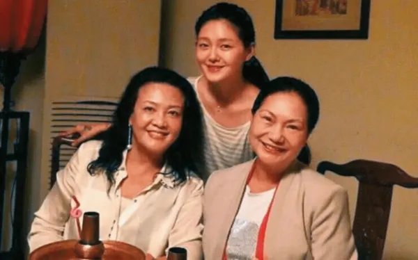 徐妈妈流泪谈女儿离婚原因，大S因汪小菲的爷们脾气过得很辛苦，你怎么看？