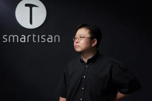 罗永浩凌晨向老同事道歉认错，职场里是否有绝对的对错？