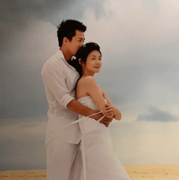 徐妈妈流泪谈女儿离婚原因，大S因汪小菲的爷们脾气过得很辛苦，你怎么看？