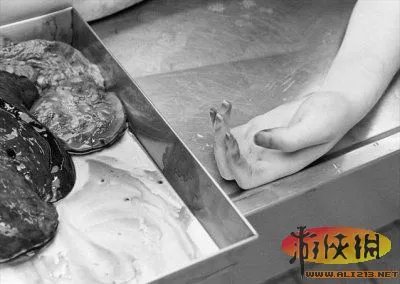 实拍法医解剖室解剖尸体的真实场面 恐怖震撼