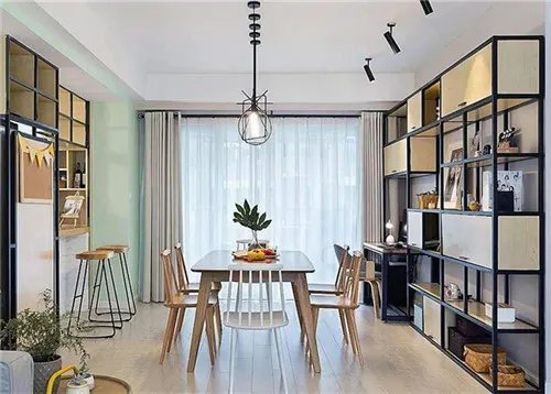 餐厅吊灯一般下垂多少