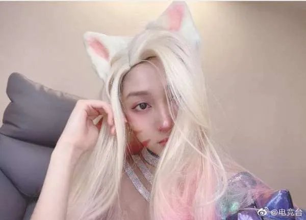 关晓彤cos阿狸火了，关晓彤为何从出道开始就一直很火？