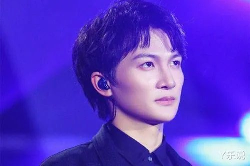 周深的《自己按门铃自己听》感觉他嗓子里装了音响，他的唱功有多厉害？