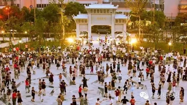 说石材辐射大，看广场舞大妈如何骂你神经病！