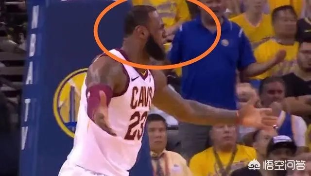 总决赛G2,明明是库里阻挡詹姆斯犯规，为什么裁判给了泰伦卢技术犯规？