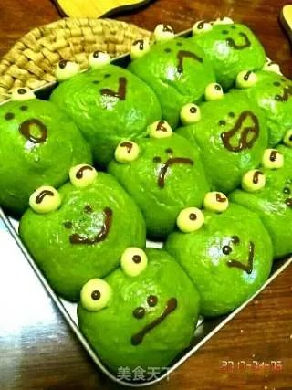 青蛙挤挤面包（抹茶豆沙包）