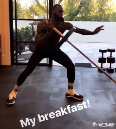 詹姆斯晒照凌晨5点半的洛杉矶起床开始训练，你怎么看？