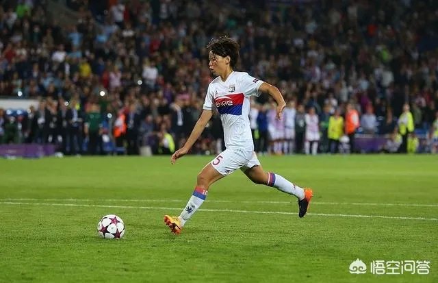 有球迷认为王霜是依靠巴黎圣日耳曼的关系战胜熊谷纱希当选亚洲足球小姐，你怎么看？